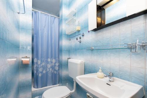 Three-Bedroom Apartment image 7