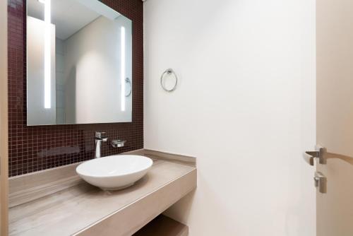 Damac Paramount Tower Burj Views, Dubaï (photo 3)