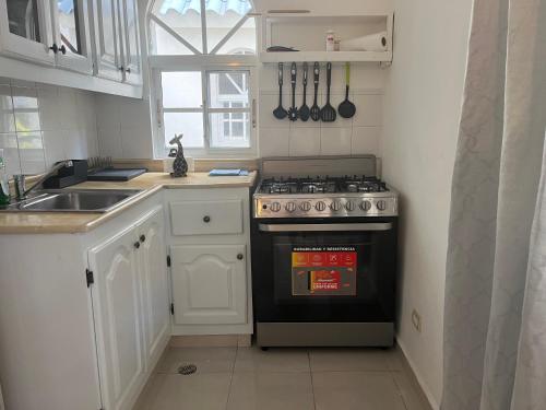 Cozy Condo - 4 min to the Beach - image 3