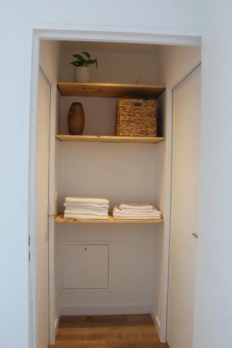 Studio de charme rénové à neuf à 15 min de l'aéroport Studio de charme rénové à neuf à 15 min de l'aéroport