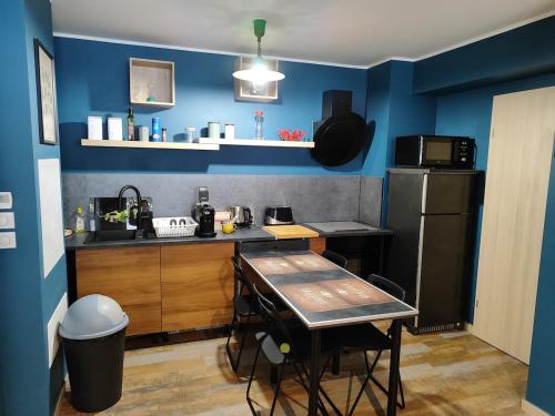 Jolie appartement avec piscine et parking prive Menton in Gorbio