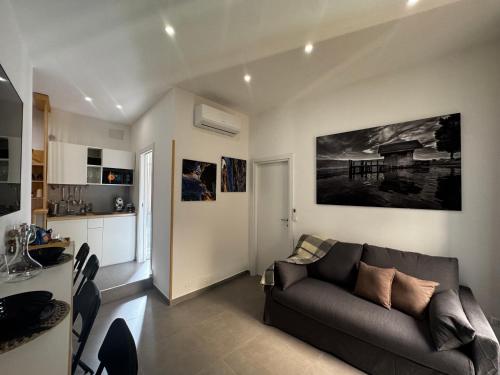 Scugnizzo Apartment – khách sạn tại Molo Beverello
