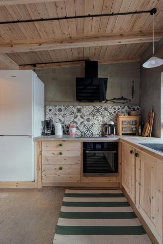 מטבח, Fiskahúsið - Waterfront Cabin - Stunning Views (Fiskahusið - Waterfront Cabin - Stunning Views) in Hoyvík