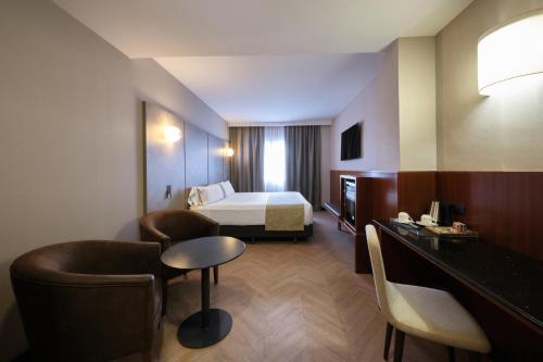 Catalonia Park Putxet Hotel - image 2