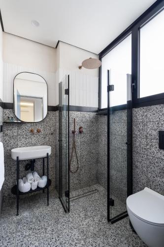 Standard Double Room image 10