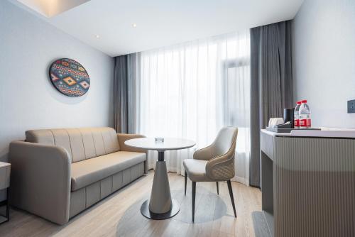 Deluxe Room image 1