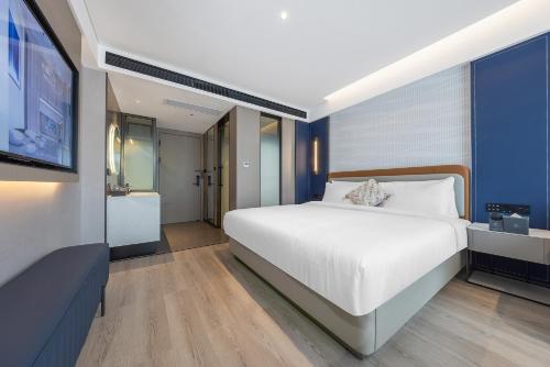 Deluxe Room image 3