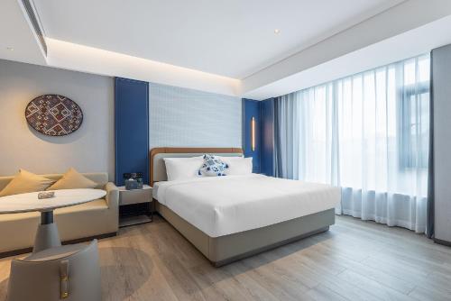 Double Room with Private Bathroom room in Lijiang OKDAY HOTEL