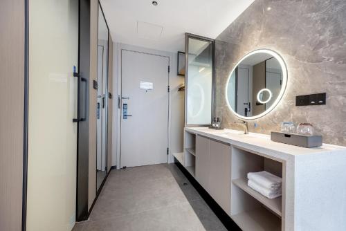 Deluxe Twin Room image 2