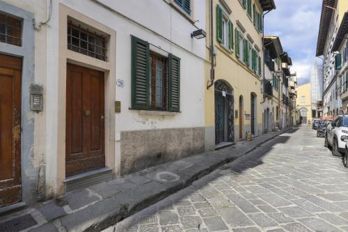 Family Apartment in Oltrarno Florence - image 2