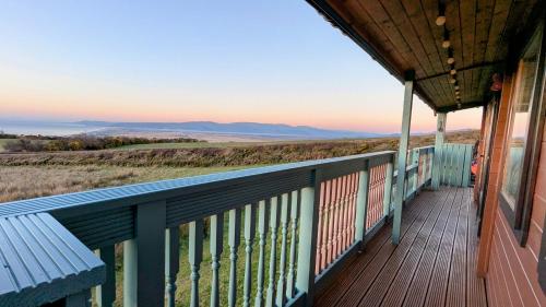 Enlli Fach cabin sleep's 2 adults and 2 children 2 dogs welcome not suitable for contract workers du in Harlech