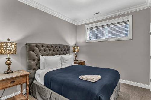 Elegant Condo-Steps from Wrigley Field 32 Nights condo - image 2