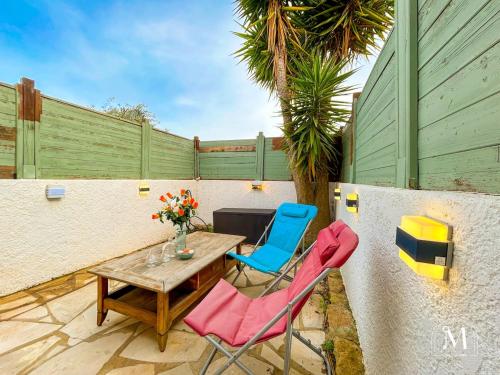 Logement avec jardinet dans résidence avec piscine - Location saisonnière - Sanary-sur-Mer