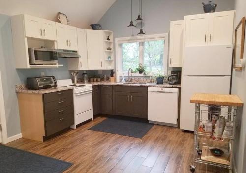 Cottage at Millpond Falls - A Romantic Escape in Warwick (NY)