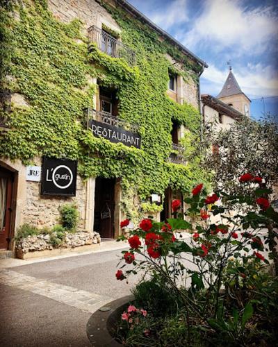 La vie en rose sur le Larzac in La Vacquerie-et-Saint-Martin-de-Castries