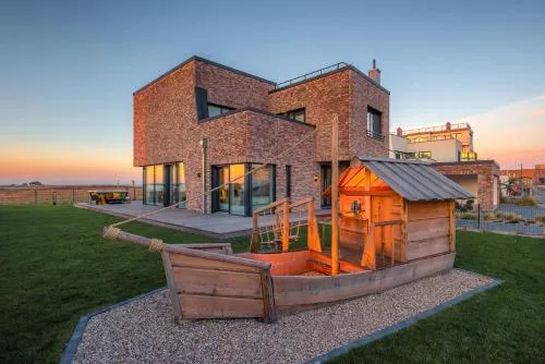Villa King Erste Lage, Dachterrasse, Meerblick, Carport, Kamin, Sauna, Terrasse, Aussenrolllaeden in Olpenitz, Deutschland