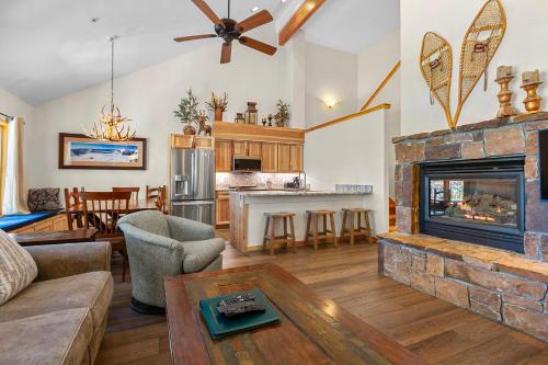 Los Pinos 21A by Great Western Lodging in Breckenridge, USA