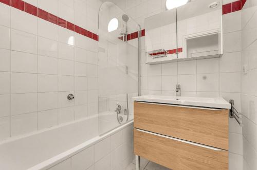 One-Bedroom Apartment image 10