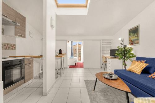 One-Bedroom Apartment image 7