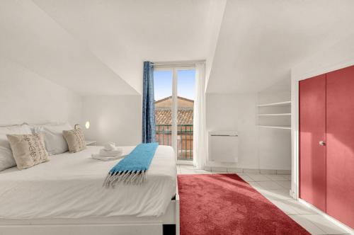 One-Bedroom Apartment image 5