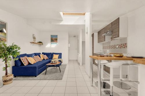 One-Bedroom Apartment image 3