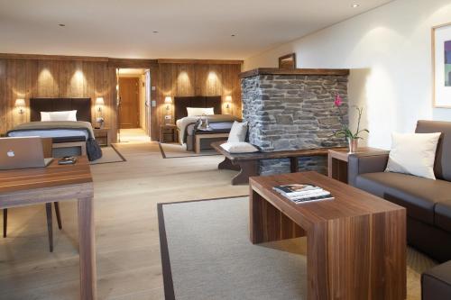 2 double beds, 1 twin bed