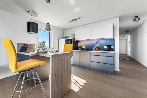 廚房, Santiano Flat- Balkon, Blick auf den Hafen in 奧賓尼特茲