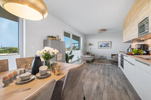 BeachTerraceThree- EG, barrierearm, Meerblick, Terrasse, Kamin, Sauna in אולפניטז