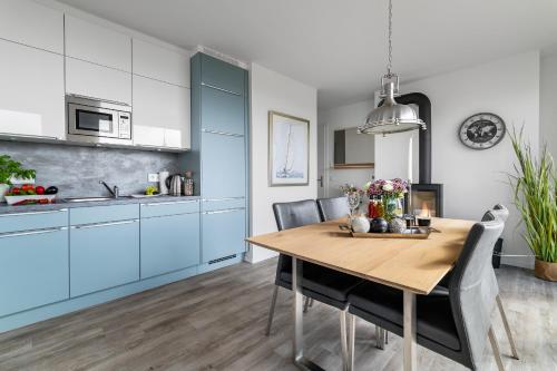 Kitchen, BeachViewOne- 3OG, Meerblick, Balkon, Kamin, Sauna in Olpenitz