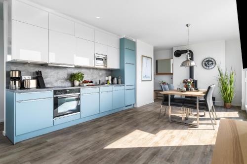 Kitchen, BeachViewOne- 3OG, Meerblick, Balkon, Kamin, Sauna in Olpenitz