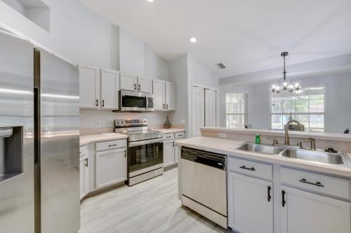 Inviting Kissimmee Home with Lanai and Private Pool! in Kissimmee, USA