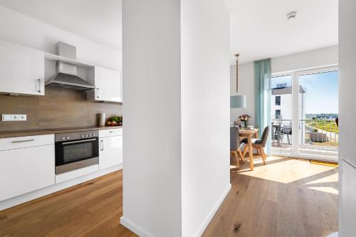 keuken, Ocean Place- 3 OG, Balkon, Blick ins Gruene, Kamin in Olpenitz