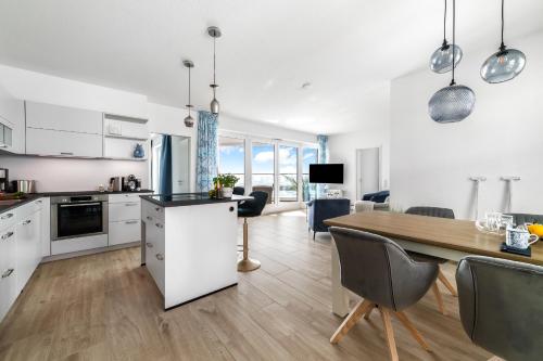 Kitchen, Hafenloge - Ostseeblick, Terrasse, erste Reihe, Fahrstuhl in Olpenitz