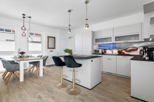 Kitchen, Hafenloge - Ostseeblick, Terrasse, erste Reihe, Fahrstuhl in Olpenitz