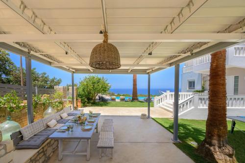 Infinity Villa with Pool 1 km to Sea Amenities & Shaded BBQ! - image 6