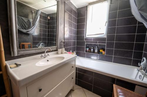 Three-Bedroom Apartment image 8