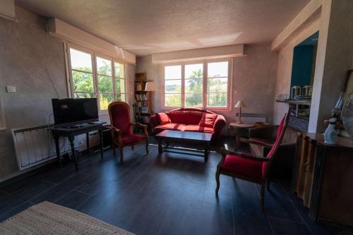 Three-Bedroom Apartment image 7
