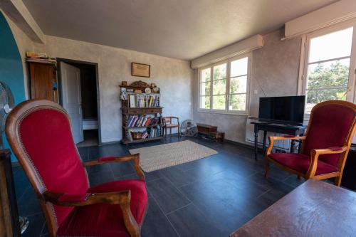 Three-Bedroom Apartment image 6