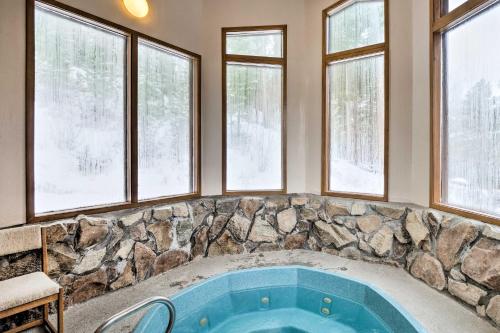 Cozy Breck Condo - Walk to Shuttle and Main St!! - image 7