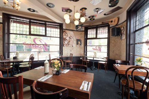 Pub/Lounge, Town House Rooms in Hastings