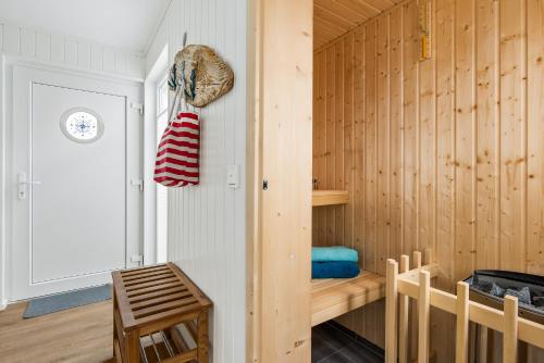 Sauna, 5 Beaufort - Wasserhaus, Meerblick, Sauna, Dachterrasse, Bootsanleger, Strandkorb in Olpenitz