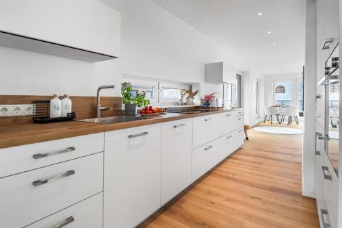 מטבח, Blue Sky - exklusives Penthouse mit freiem Blick auf die Ostsee in אולפניטז