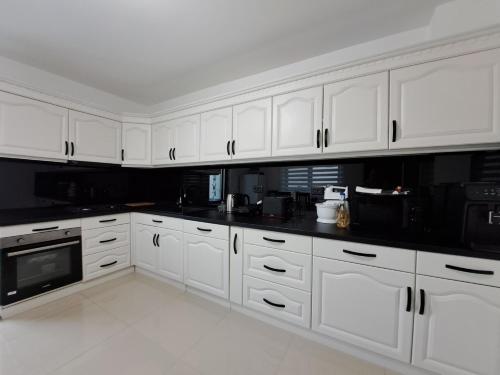 Konyha, Casa Iura in Oncesti