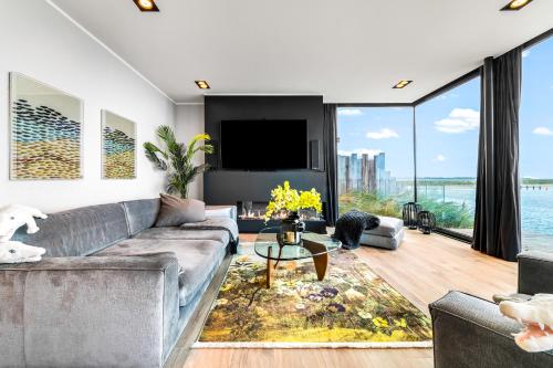 Spimoev - Neues Designapartment mit Panoramablick auf Ostsee und Strand in Olpenitz