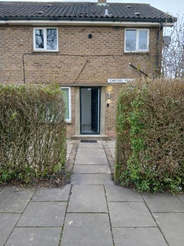 Newly Refurbed, Driveway, 4-BR House, Ensuite, Northampton