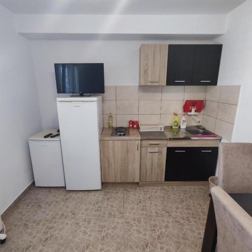 NEWBORN Hostel Budva in Babin Do