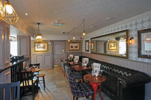 Bar/ Salón, The White Hart by Good Night Inns in Near Center