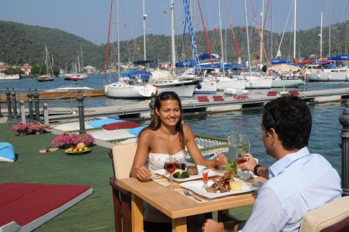Ece Saray Marina Resort - image 2