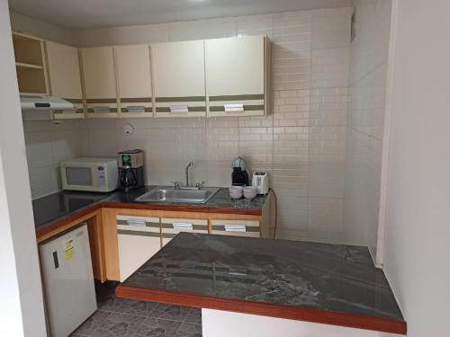Kitchen, Exclusivo Aparto Suite California CC Lider near Climbing in Parque de Recreación Cuevas del Indio