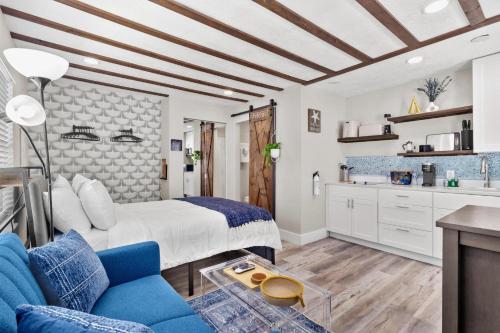 Walk to Beach & Restaurants from our Pet Friendly Suites! Enjoy Fall Promos!